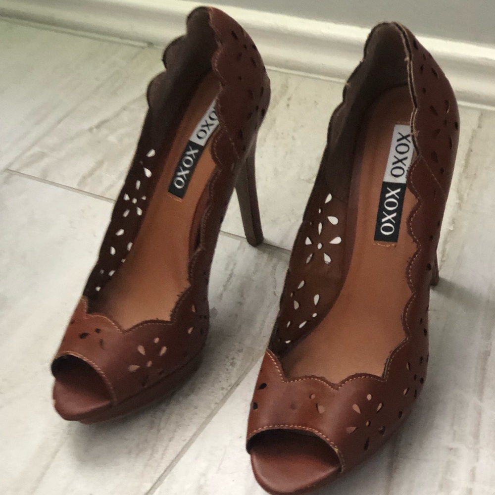 XOXO Scalloped Brown Heels